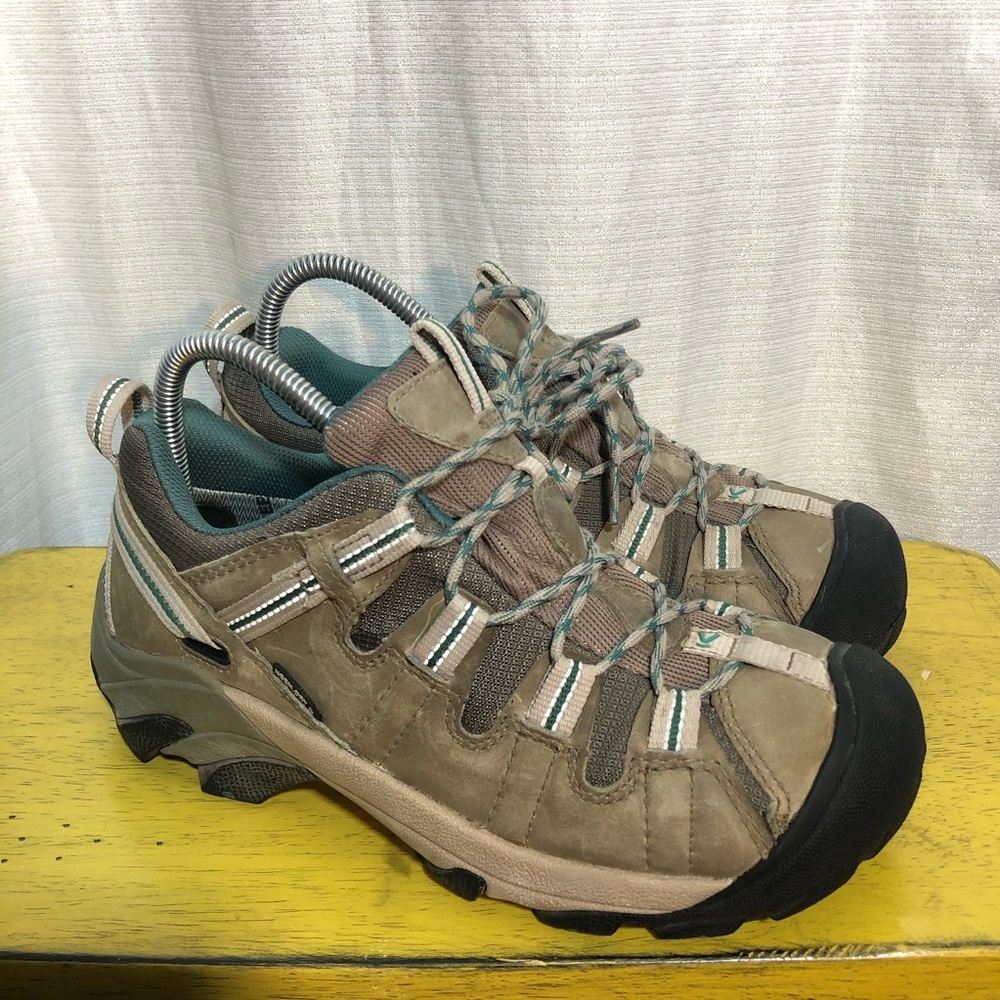 Keen green tan hiking boots